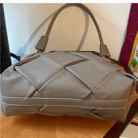 - NWOT Valentina Fiore Basket Weave Bag Taupe - Picture 2 of 7